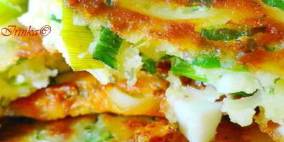 оладушки-пирожки с зеленью и яйцом