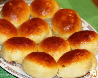 Печеные пирожки с жареной капустой и яйцом