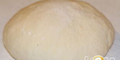 печеные пирожки с жареной капустой и яйцом