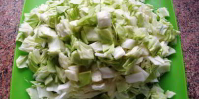 печеные пирожки с жареной капустой и яйцом