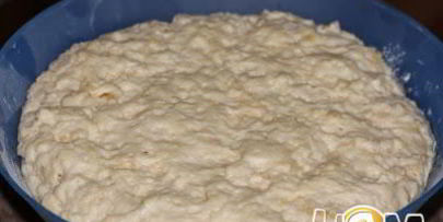 печеные пирожки с жареной капустой и яйцом