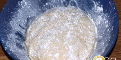 печеные пирожки с жареной капустой и яйцом