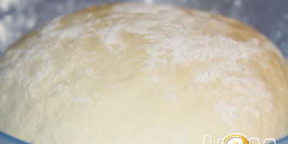 печеные пирожки с жареной капустой и яйцом