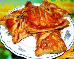 Пирожки из слоеного теста с фаршем