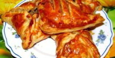 пирожки из слоеного теста с фаршем