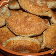 Рецепт Пирожков из цельнозернового теста с картофелем, индюшатиной, маслинами и зеленью