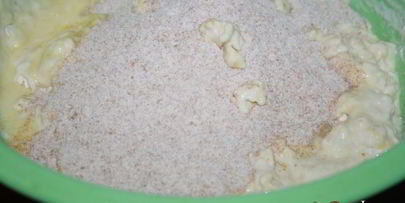 пирожки из цельнозернового теста с картофелем, индюшатиной, маслинами и зеленью