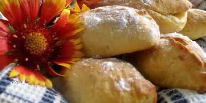 пирожки из творожного теста с двумя видами начинок