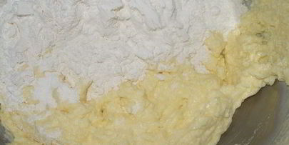 пирожки из творожного теста с двумя видами начинок