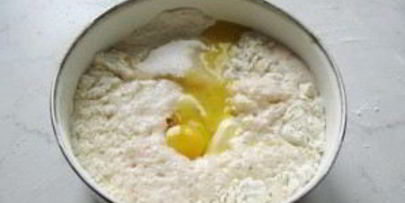 пирожки с черникой из дрожжевого теста