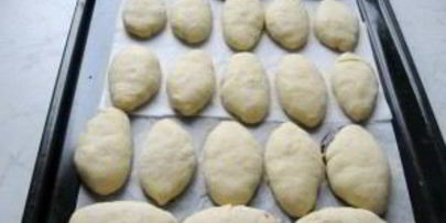 пирожки с черникой из дрожжевого теста