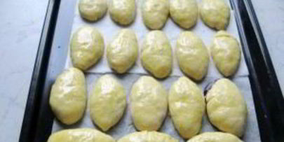 пирожки с черникой из дрожжевого теста