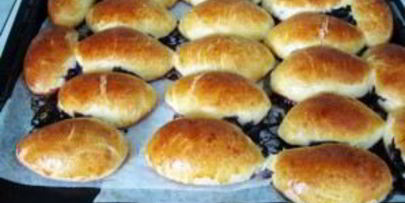 пирожки с черникой из дрожжевого теста