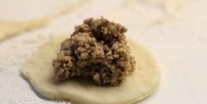 пирожки с фаршем на сковороде