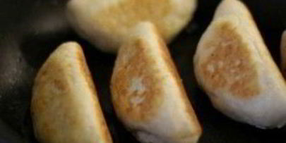 пирожки с фаршем на сковороде