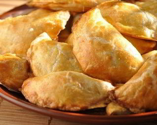 Пирожки с грибами из слоеного теста