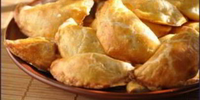 пирожки с грибами из слоеного теста