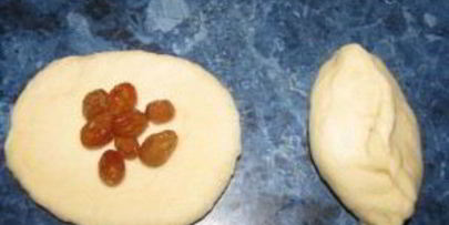 пирожки с изюмом