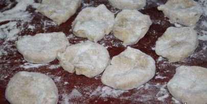 пирожки с капустой и сосисками