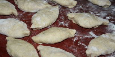 пирожки с капустой и сосисками