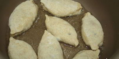 пирожки с капустой и сосисками