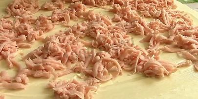 пирожки с колбасой и сыром