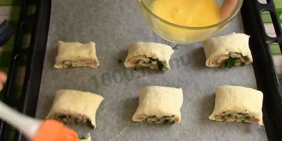 пирожки с колбасой и сыром