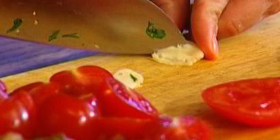 пирожки с козьим сыром, помидорами и базиликом