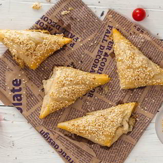 Пирожки с курицей и сыром бри