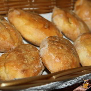 Пирожки с мясом и сыром на творожном тесте в духовке