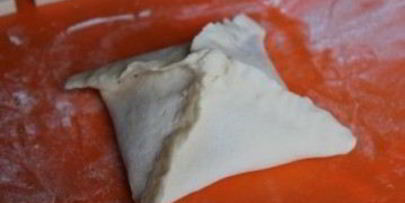 пирожки с помидорами и базиликом