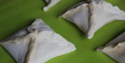 пирожки с помидорами и базиликом