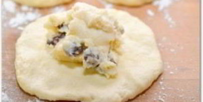 пирожки с творогом и изюмом