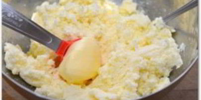 пирожки с творогом и изюмом