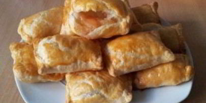 пирожки с яблоками из слоеного теста