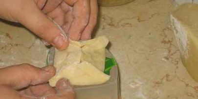 пирожки с яблоками, орехами и курагой