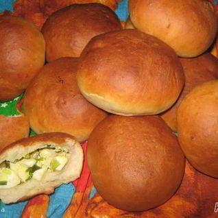 Пирожки с яйцом и луком