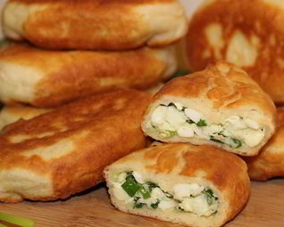Пирожки с зеленым луком и яйцами