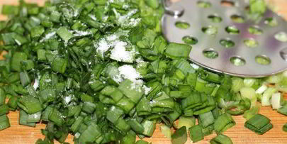 пирожки с зеленым луком и яйцами