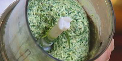 пирожки со шпинатом, курицей и кедровыми орешками