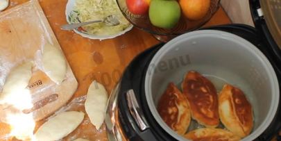 пирожки в мультиварке с капустой