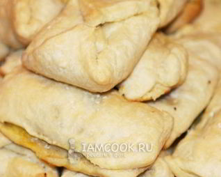 Слоеные пирожки с мясом