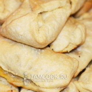 Слоеные пирожки с мясом