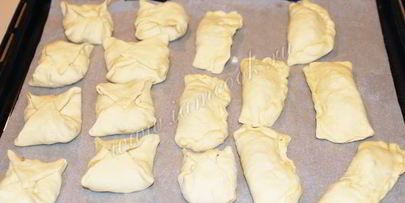 слоеные пирожки с мясом