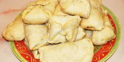 слоеные пирожки с мясом