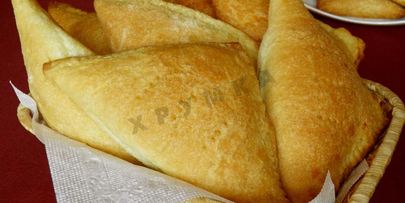 слоеные пирожки с яйцом и зеленым луком в духовке