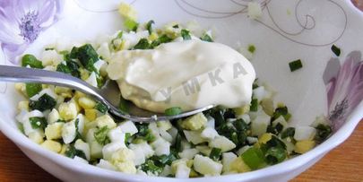 слоеные пирожки с яйцом и зеленым луком в духовке