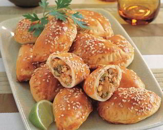 Сочные пирожки с курицей и овощами