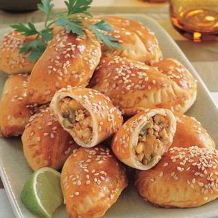 Сочные пирожки с курицей и овощами