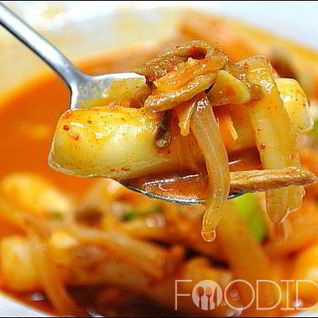 Токпокки — острые рисовые пирожки